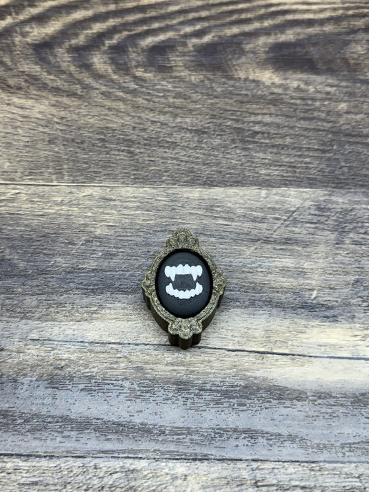 Framed Fangs Clicker